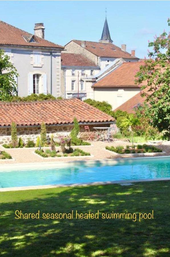 Вилла La Chataigne Piegut-Pluviers Экстерьер фото